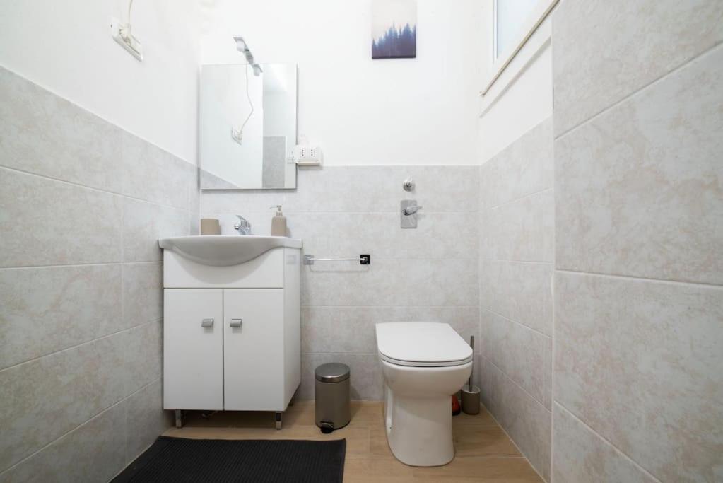 Apartment 4 Stops From The City Center Milaan Buitenkant foto