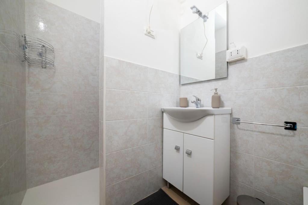 Apartment 4 Stops From The City Center Milaan Buitenkant foto
